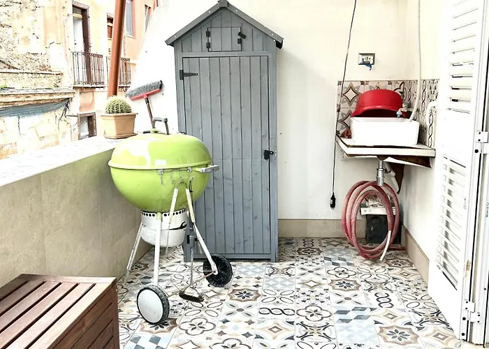 アパート Inner History House